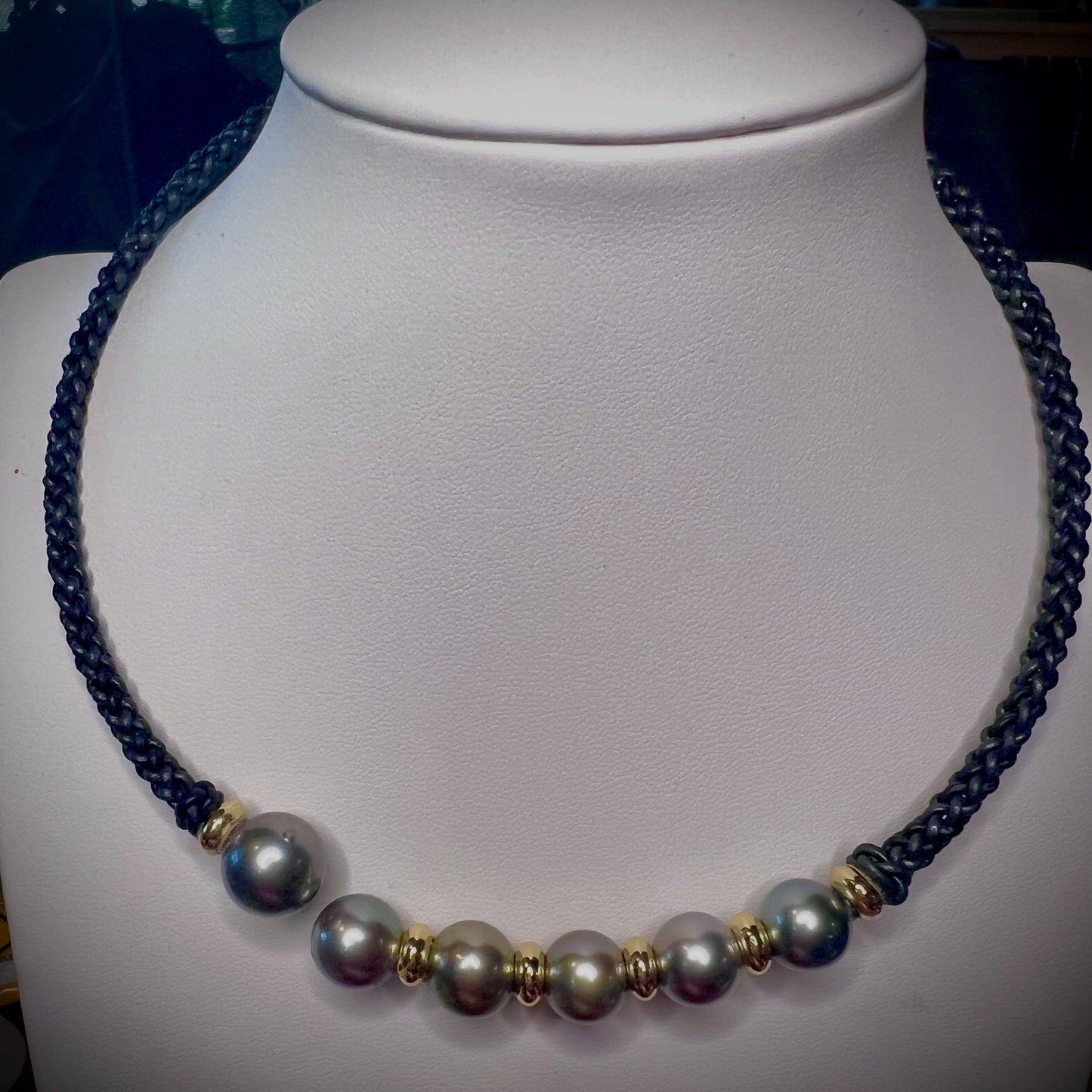#29 Lariat Choker - 6 pearls