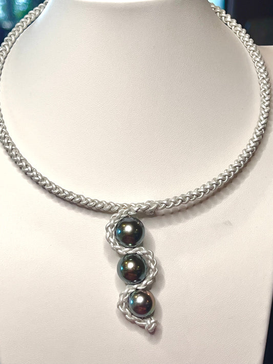 #28A Open Lariat with trio pearl wave