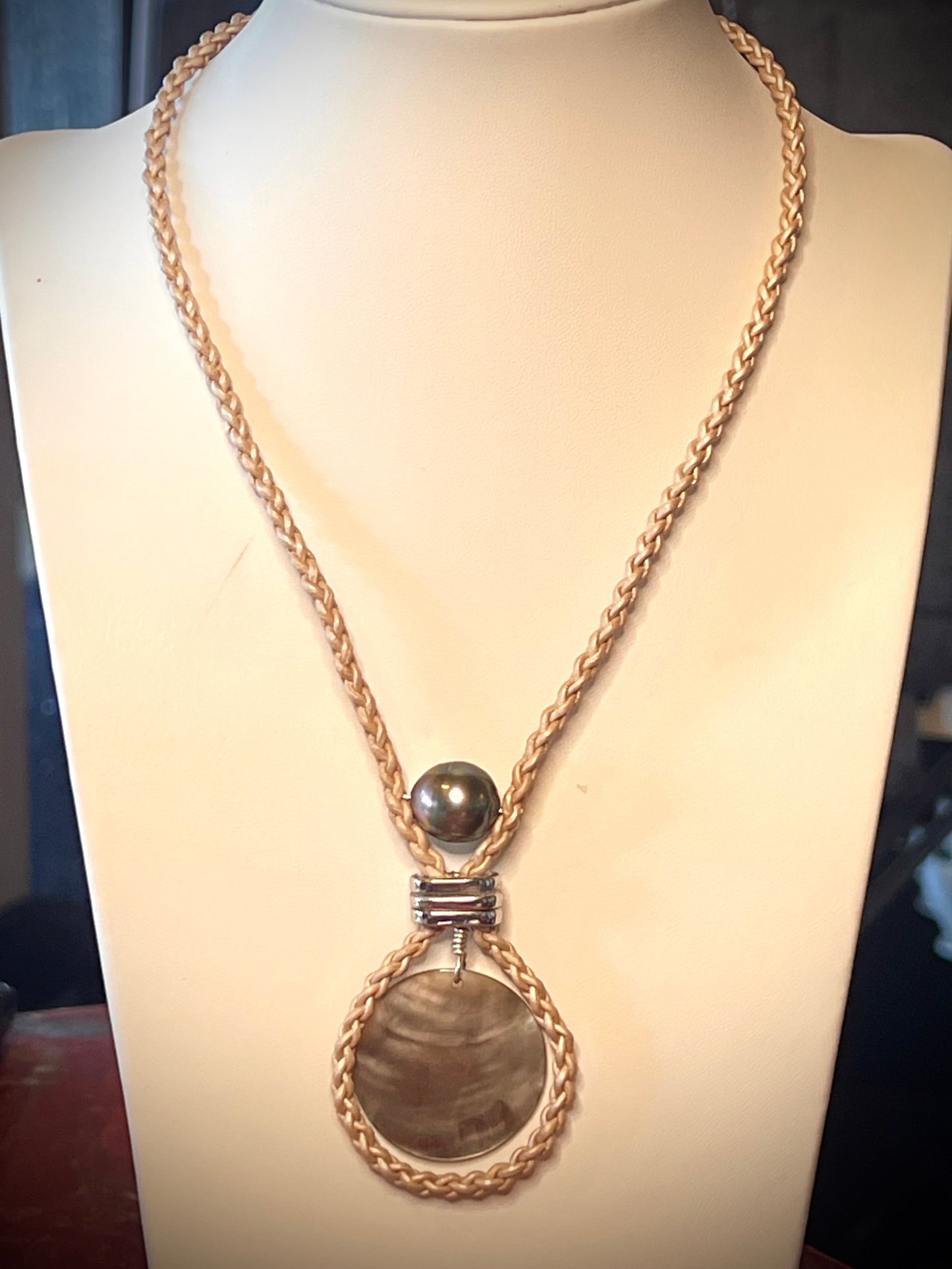 #34 Lariat Pendant - mother of pearl with pearl