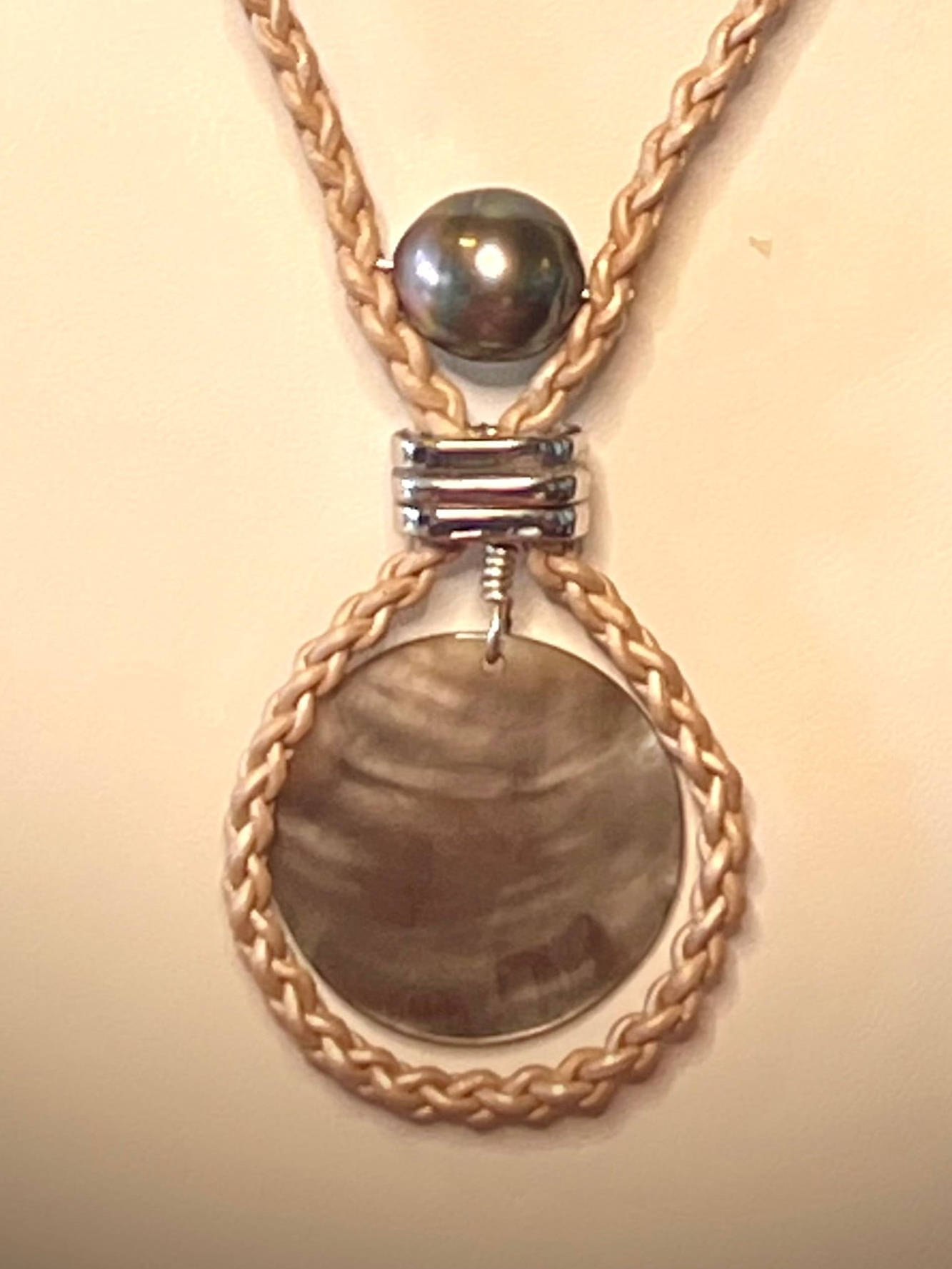 #34 Lariat Pendant - mother of pearl with pearl